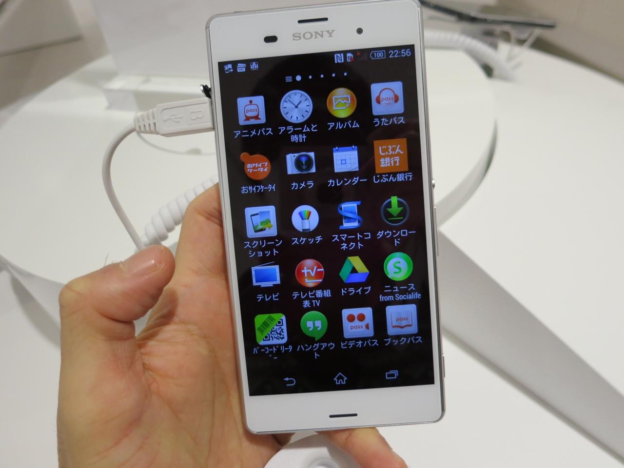 Iphone 6対抗の最有力モデル Au向け Xperia Z3 Sol26 が先行展示開始したのでさっそく試してきた 最新エクスペリアスマホを写真と動画でチェック レポート S Max