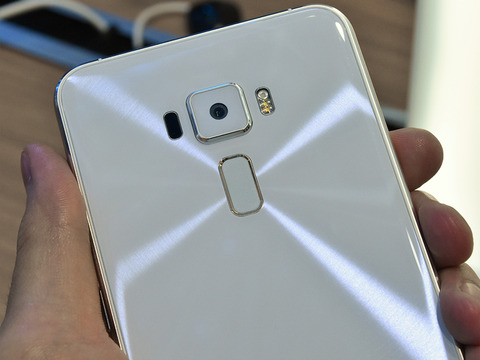 20160608_smax_zenfone3_012