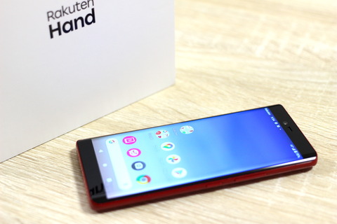 楽天モバイルが5G対応＆小型なオリジナルスマホ「Rakuten Hand