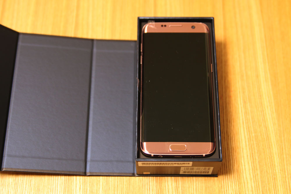 注目の新色ピンクゴールドはどう Nttドコモのハイスペックスマホ Galaxy S7 Edge Sc 02h を購入 開封して外観や同梱品をチェック レビュー S Max