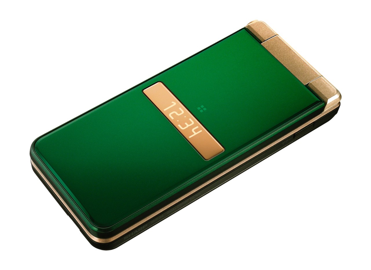 Kddi Au向けvolte対応折りたたみ型androidケータイ Aquos K Shf34 を発表 防水 防塵 耐衝撃対応のタフネスモデルがワンプッシュオープン搭載や電池大容量化など S Max