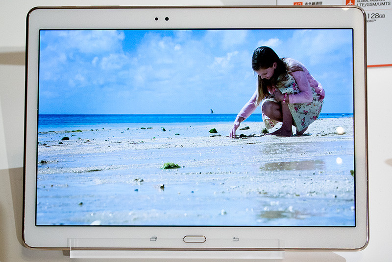 Auからも登場 10 5インチ2560 1600ドットのプレミアムタブレット Galaxy Tab S Sct21 を写真と動画でチェック レポート S Max