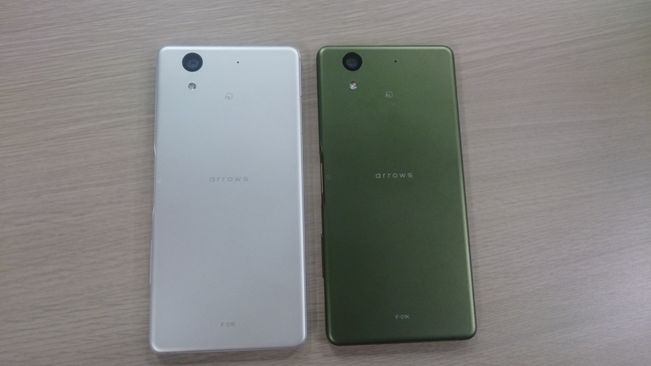 Nttドコモ 富士通の新スマホ Arrows Nx F 01k を発表 コンクリート落下で画面割れしないタフネス性能や虹彩認証は継承し 指紋認証対応のなぞって操作するセンサー Exlider を搭載 S Max