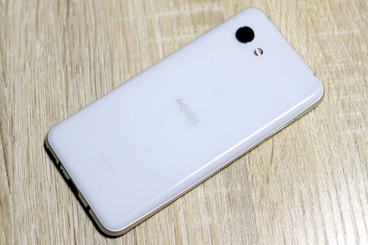 シャープの小型simフリースマホ aquos r2 compact sh m09 を写真と動画で紹介 ダブルノッチの縦長5 2インチfhd 液晶やs845 4gb ram 防水 felicaでより高性能 多機能に レビュー s max