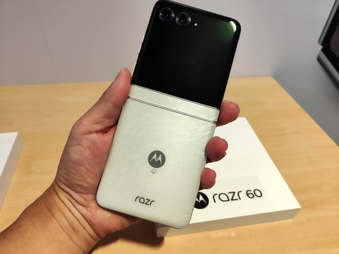 20250930_motorola_razr60_03_1200