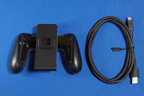 ゲームのプレイ環境をいつでもどこでもスイッチ 任天堂の最新ゲーム機 Nintendo Switch 開封して外観や同梱物 周辺機器をじっくり紹介 レビュー S Max