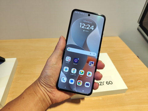 20250930_motorola_razr60_02_1200