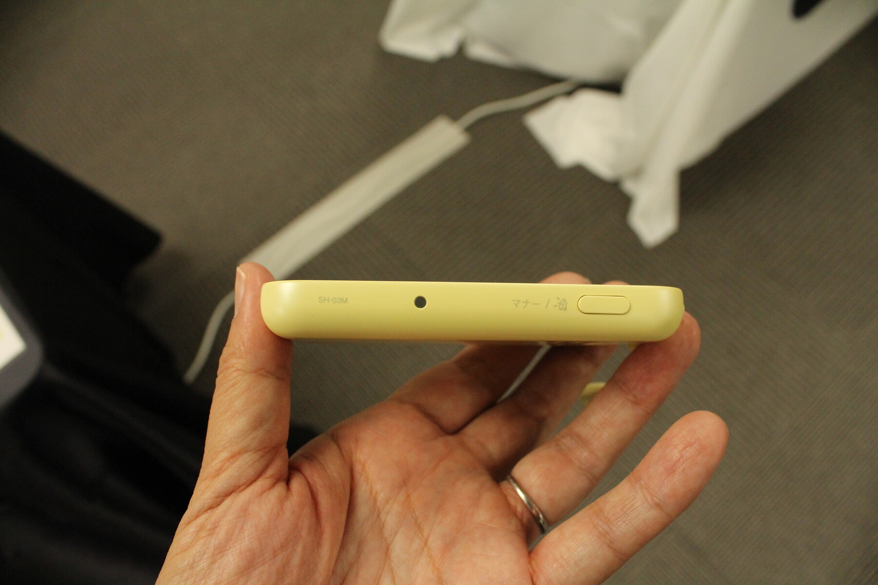 スマホに近いタッチ操作に生まれ変わったnttドコモの子ども向け キッズケータイ Sh 03m を写真と動画で紹介 成長に応じた漢字表示にも対応 レポート S Max