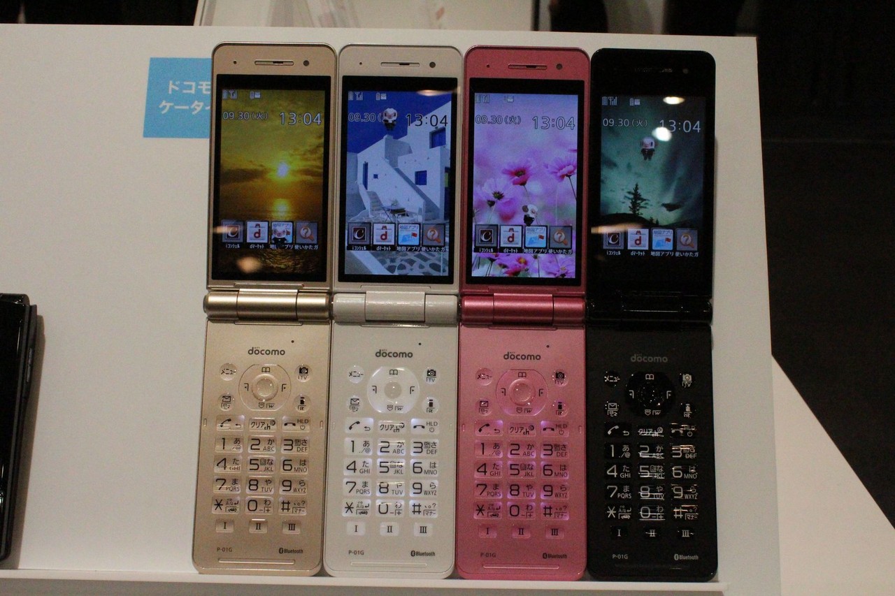 大容量バッテリーやおサイフケータイ対応と基本機能が充実 Iモードケータイ P 01g を写真と動画でチェック レポート S Max