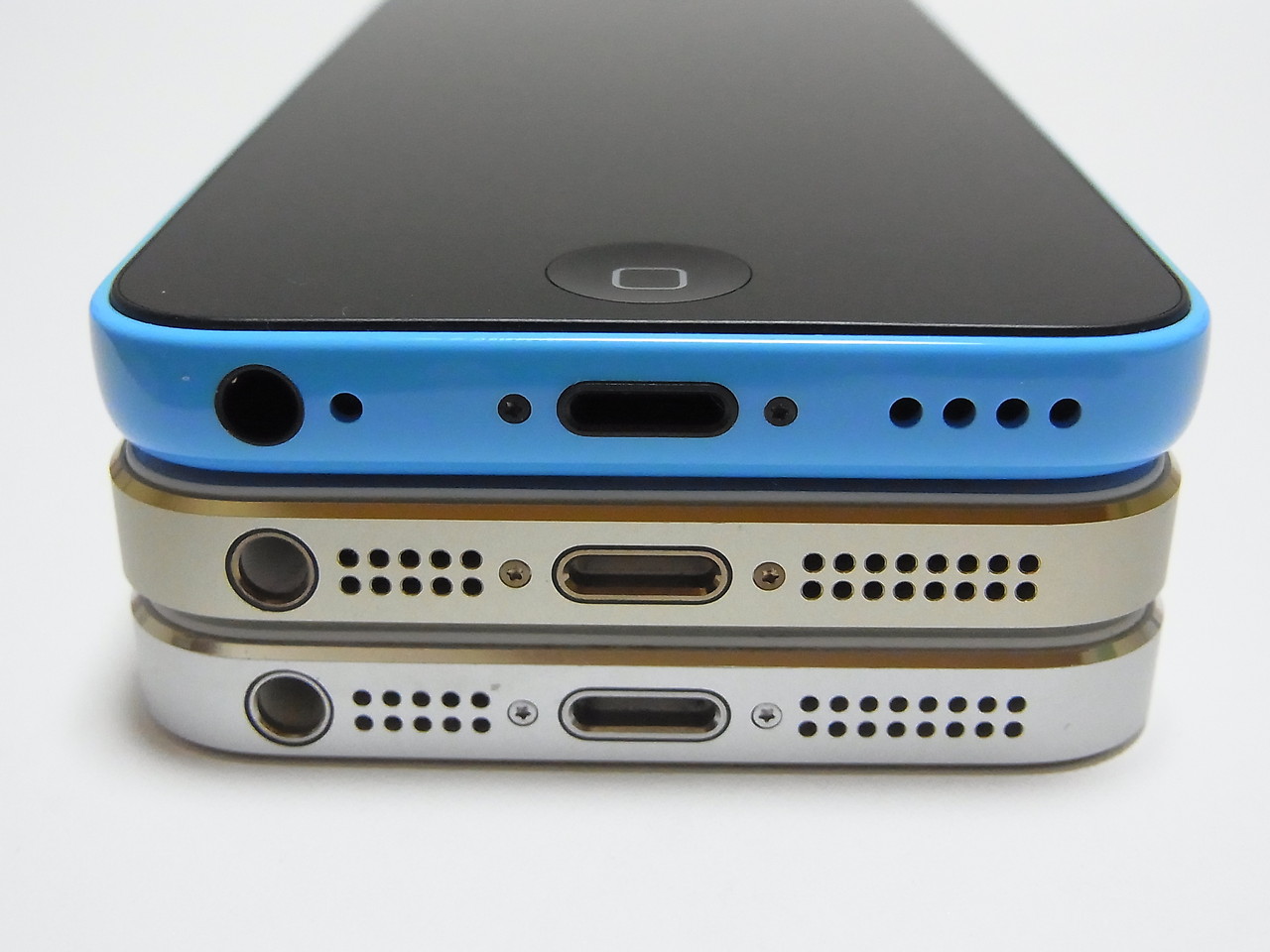 ポップでカラフル 鮮やかなカラーが魅力の最新apple製スマホ Iphone 5c を写真でチェック レビュー S Max ポップでカラフル 鮮やかなカラーが魅力の最新apple製スマホ Iphone 5c を写真でチェック レビュー S Max
