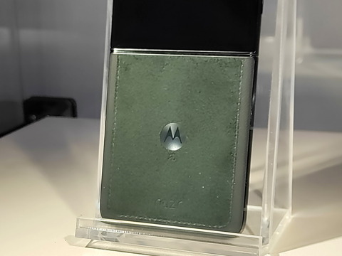 20250930_motorola_razr60_20_1200