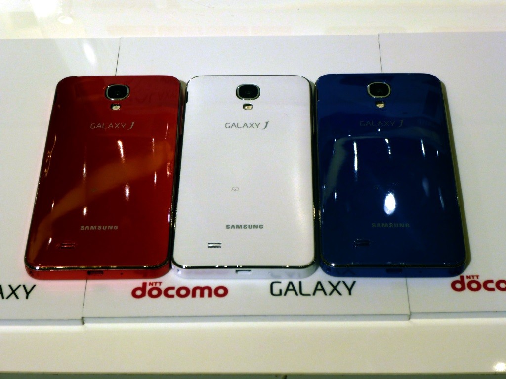 Galaxyの新たな旅立ち 2 3ghzクアッドコアcpuや3gbメモリーなどのハイスペックをそのままに日本市場に特化したandroid 4 3スマホ Galaxy J Sc 02f を写真と動画でチェック レポート S Max Galaxyの新たな旅立ち 2 3ghzクアッドコアcpuや3gbメモリーなどのハイスペックをそのままに日本市場に特化したandroid 4 3スマホ Galaxy J Sc 02f を写真と動画でチェック レポート S Max