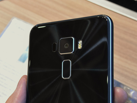 20160608_smax_zenfone3_025