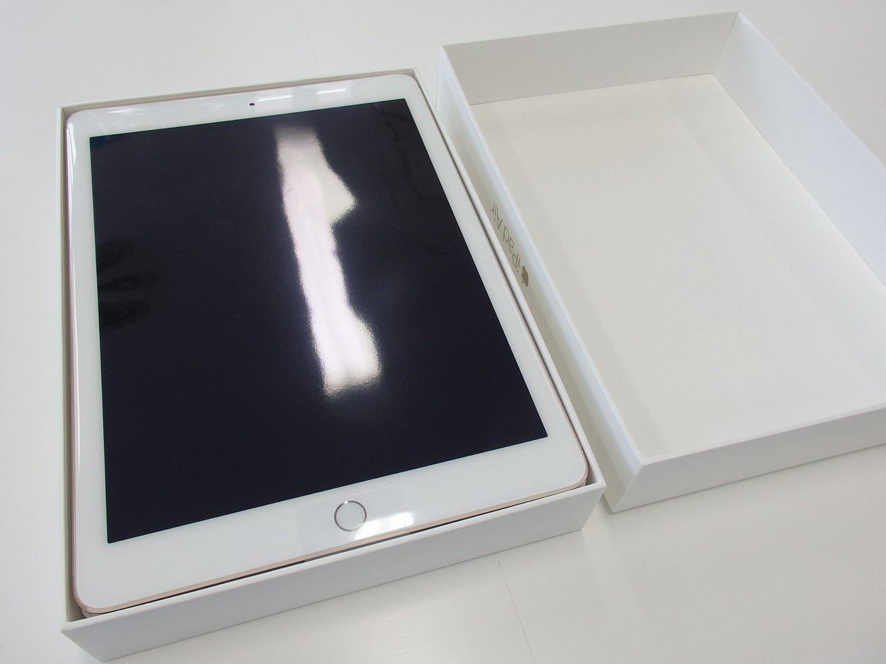 新発売のApple製9.7インチタブレット「iPad Air 2」をさっそく購入！まずは開封してみた【レビュー】 - S-MAX