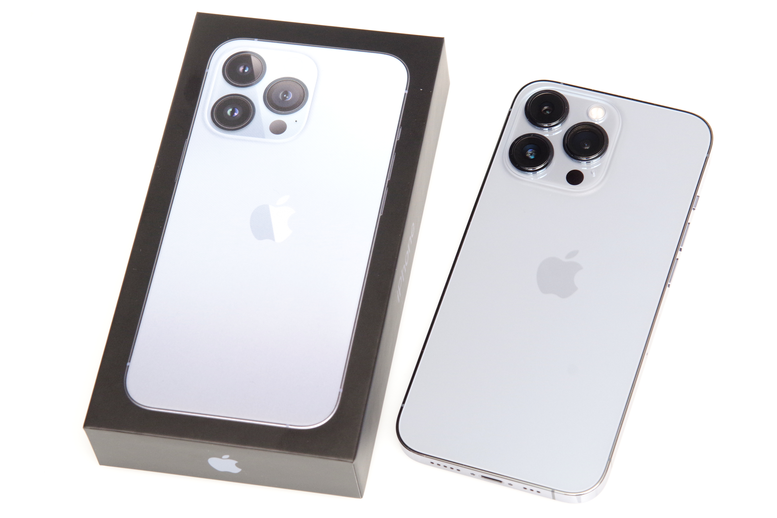 Appleの新型スマホ Iphone 13 Pro の新色シエラブルーを購入 開封して外観やパッケージを写真で紹介 Iphone 12 Proとも比較 レビュー S Max