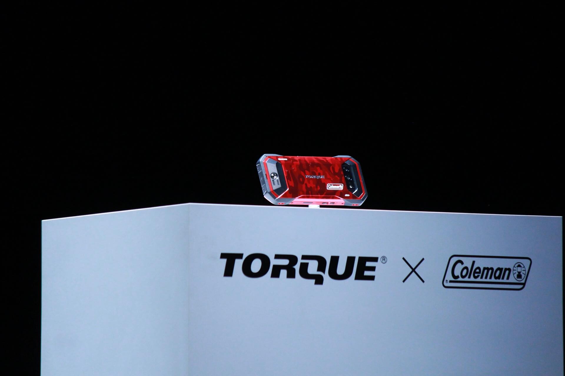 コールマンとコラボしたau向けタフネススマホ Torque 5g Coleman Limited が期間限定販売 4月下旬発売予定で 価格は8万85円 S Max コールマンとコラボしたau向けタフネススマホ Torque 5g Coleman Limited が期間限定販売 4月下旬発売予定で 価格は8万85円 S Max