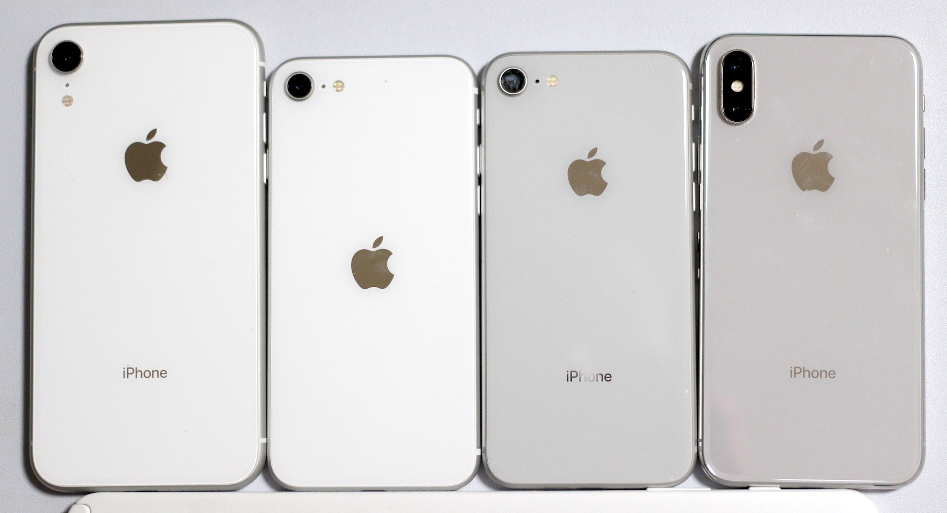 アップルの4 7インチスマホ Iphone Se 第2世代 をファーストインプレッション 購入したので開封して外観や同梱品を紹介 レビュー S Max