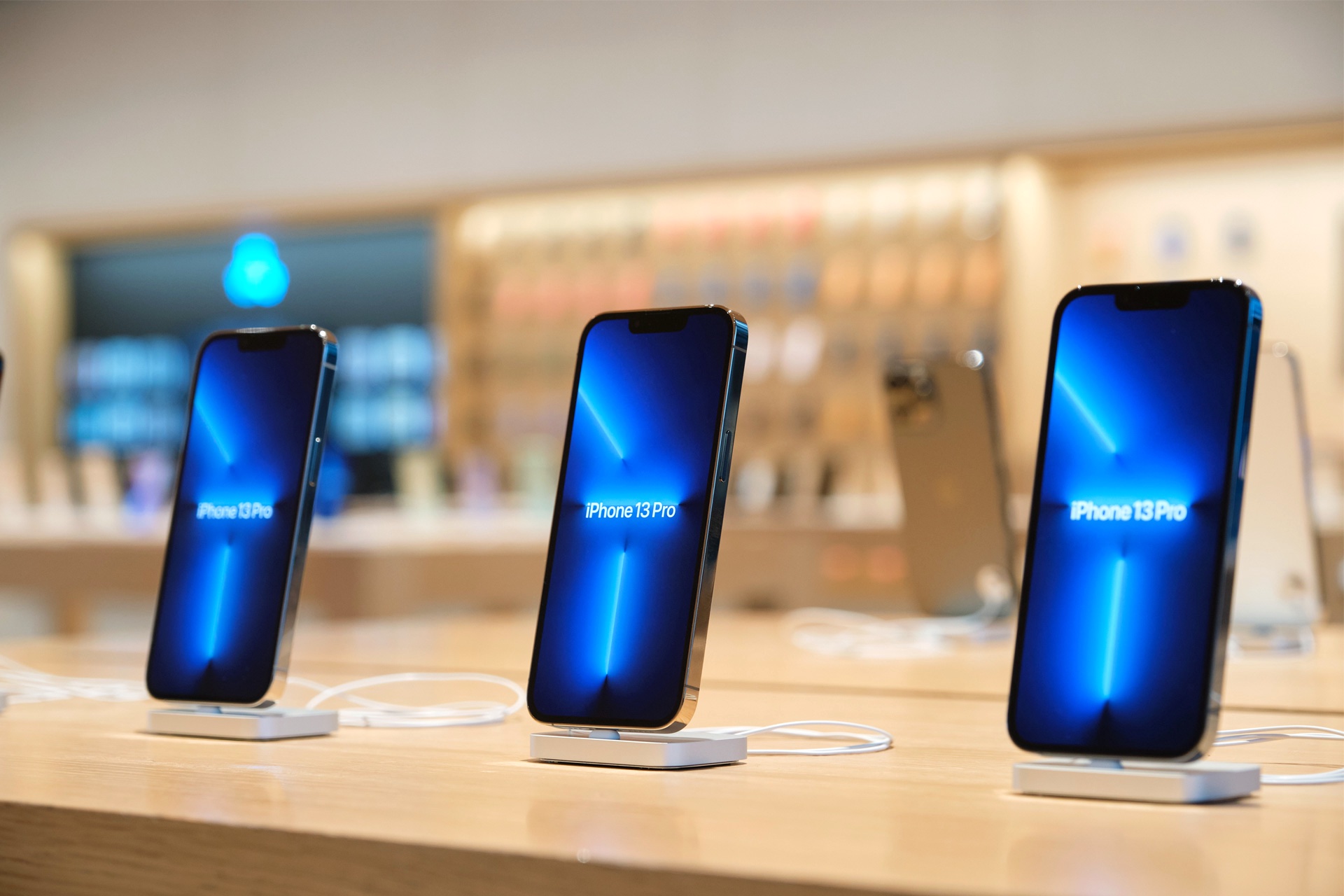 Appleの新スマホ Iphone 13 シリーズのnttドコモおよびau Softbank 楽天モバイルでの最大通信速度をまとめて紹介 5g Sub6のcaに対応 S Max