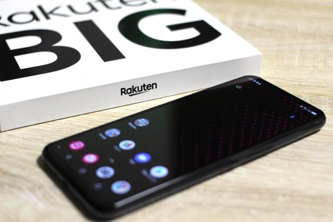 5GやeSIM、FaliCa、防水、画面下カメラに対応した楽天モバイル