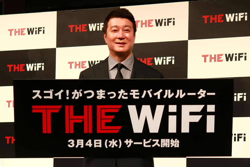 スマートモバイルコミュニケーションズが月額3480円でデータ通信無制限の The Wifi を開始 サービス内容とモバイルルーター U2s を写真で紹介 レビュー ライブドアニュース