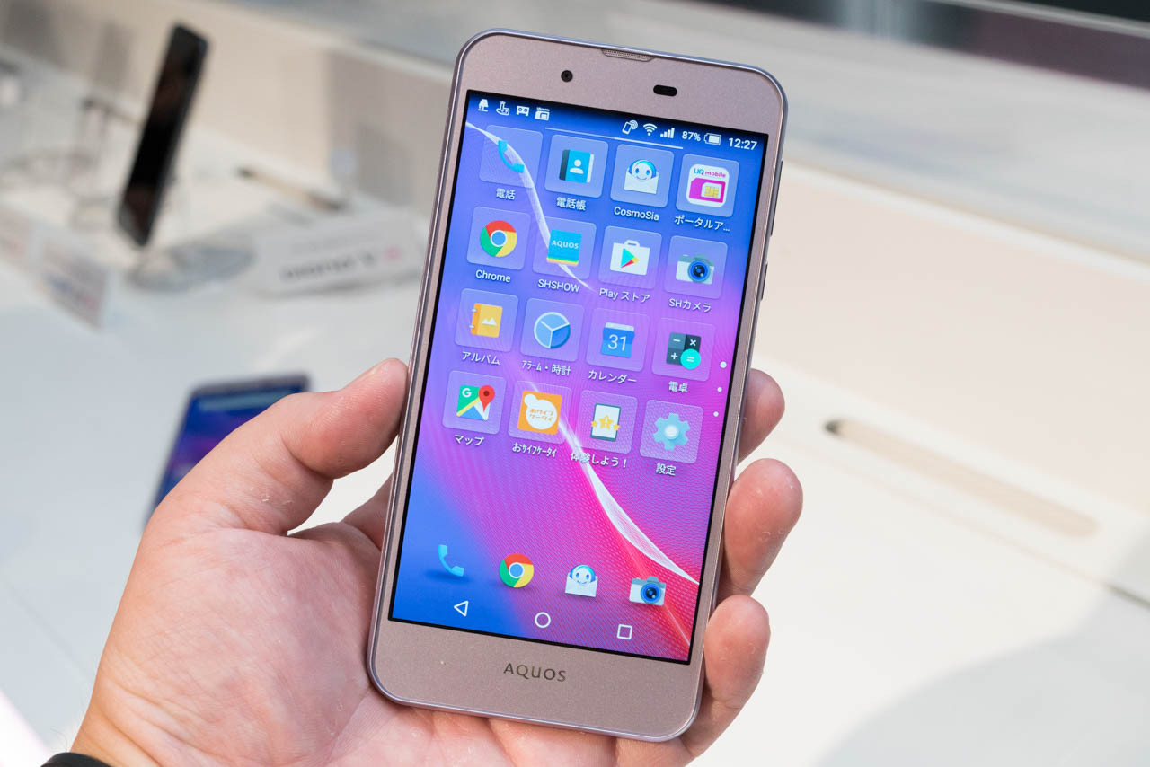 限定カラーのラベンダ にも注目 防水 防塵やおサイフケータイに対応したuq Mobile向けシャープ製低価格スマホ Aquos L2 を写真で紹介 レポート S Max