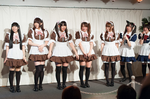 横浜のメイドカフェ バー White Brim ホワイトブリム 1周年記念ライブに潜入 メイドさんを撮影してコンデジとスマートフォンのwi Fi連携を試す レポート ガジェット通信 Getnews 横浜のメイドカフェ バー White Brim ホワイトブリム 1周年記念ライブに潜入 メイドさんを撮影してコンデジとスマートフォンのwi Fi連携を試す レポート ガジェット通信 Getnews
