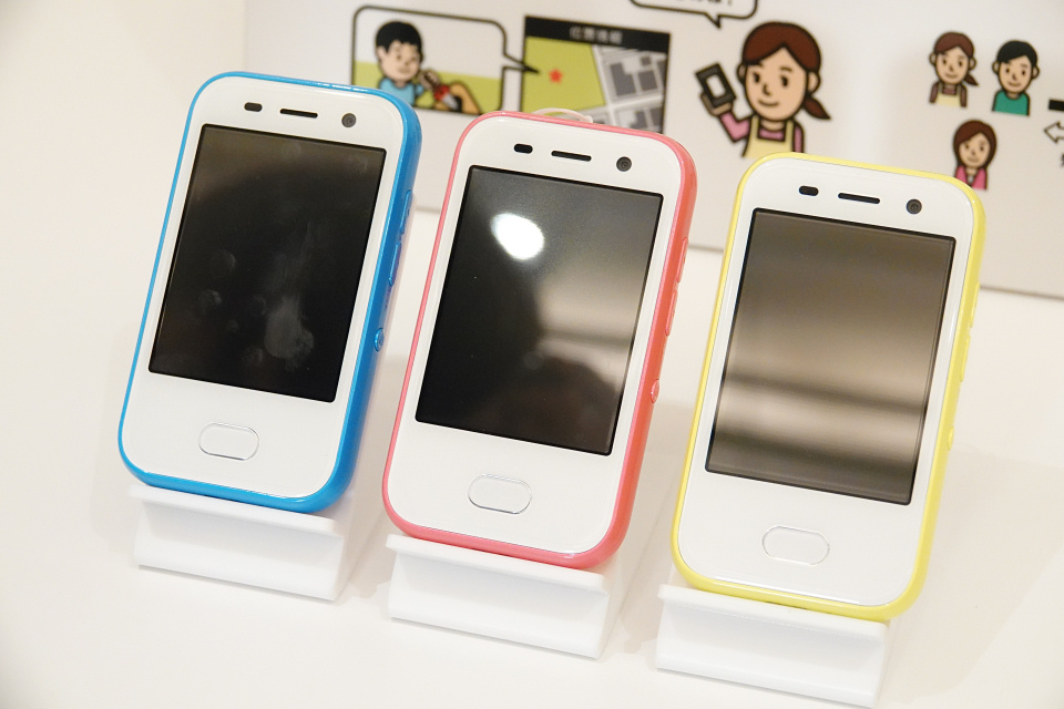 ソフトバンクの子供向けケータイ キッズフォン 701zt を写真で紹介 タッチパネルuiと豊富なデコレーションアイテムで遊べるカメラ機能でスマホ風に大進化 レポート S Max