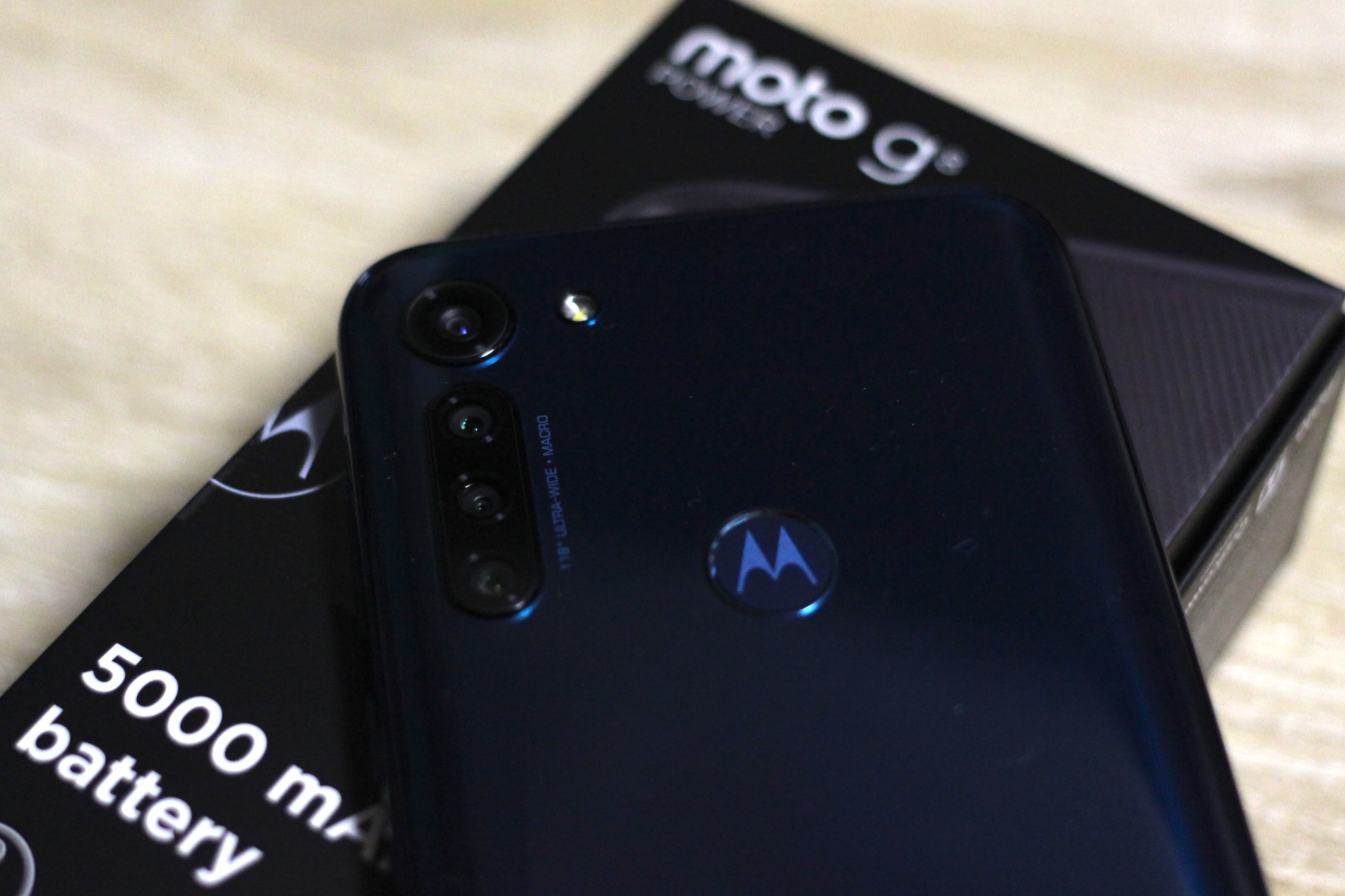モトローラの大容量5000mahバッテリー搭載のsimフリースマホ Moto G8 Power をファーストインプレッション 外観などを紹介 レビュー S Max