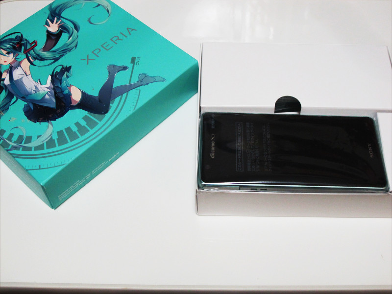 買っていない人も中身が気になる 初音ミクとコラボしたドコモスマホ Xperia Feat Hatsune Miku So 04e を開封して同梱品をチェックしてみた レビュー S Max 買っていない人も中身が気になる 初音ミクとコラボしたドコモスマホ Xperia Feat Hatsune Miku So 04e を開封して同梱品をチェックしてみた レビュー S Max