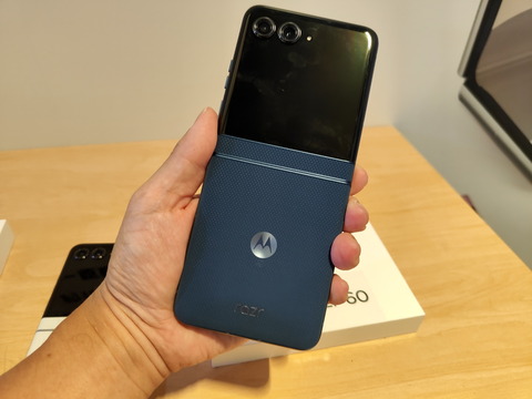 20250930_motorola_razr60_05_1200