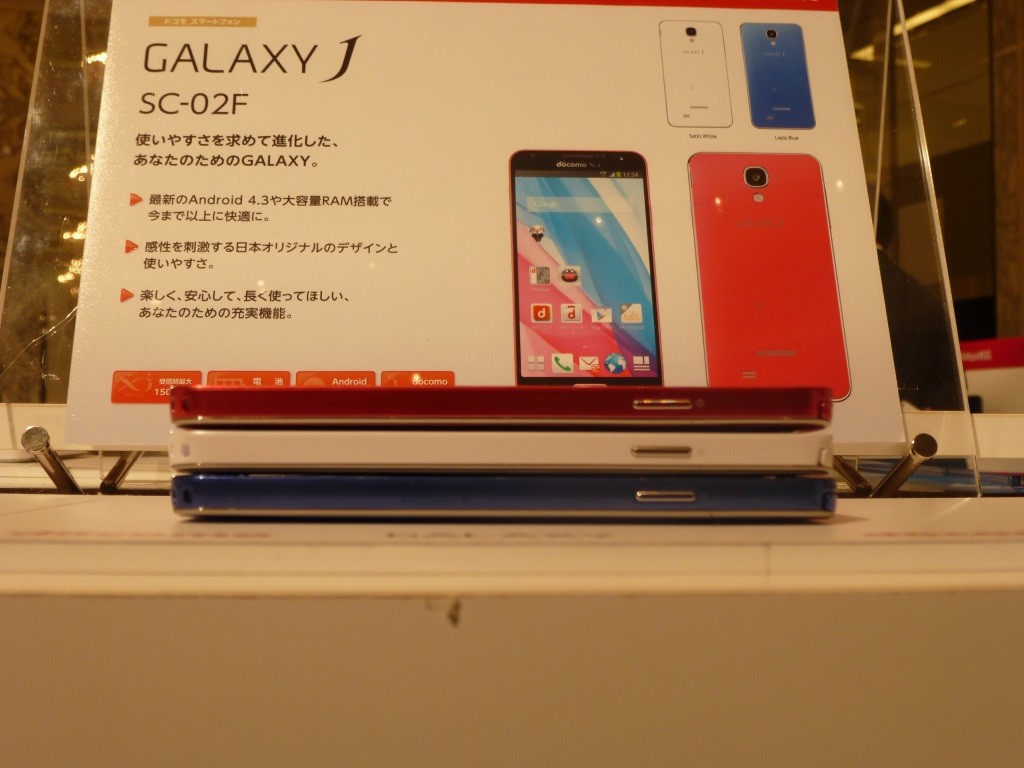 Galaxyの新たな旅立ち 2 3ghzクアッドコアcpuや3gbメモリーなどのハイスペックをそのままに日本市場に特化したandroid 4 3スマホ Galaxy J Sc 02f を写真と動画でチェック レポート S Max