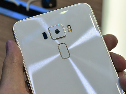 20160608_smax_zenfone3_013