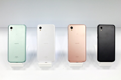 181011_au_aquos_sense2_03_960