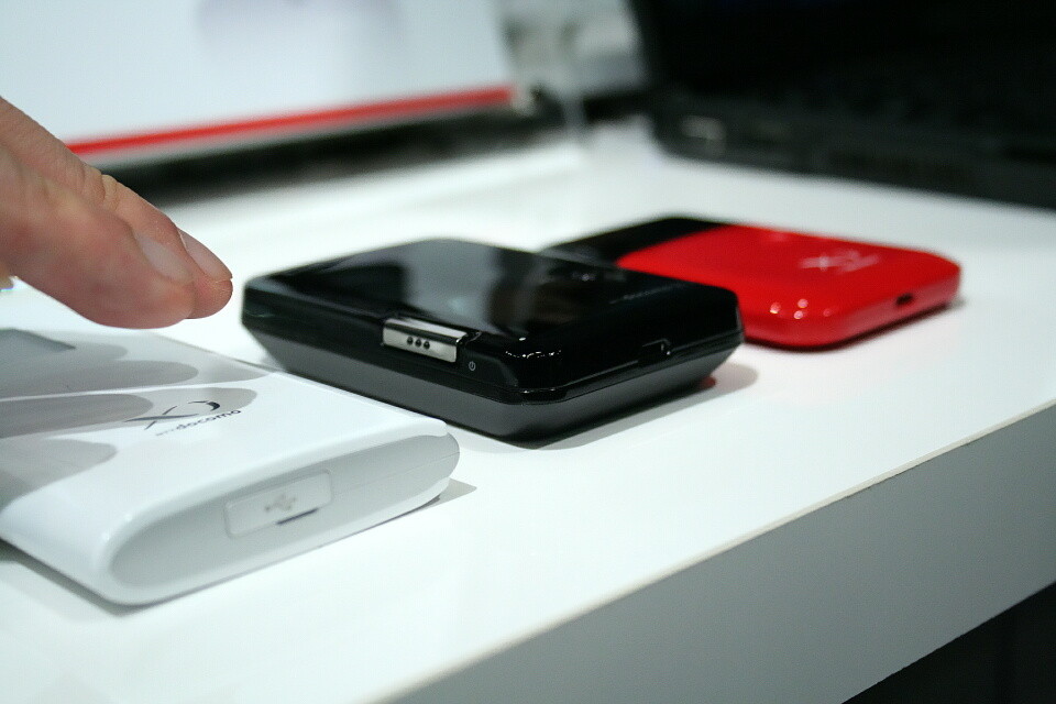 ドコモ冬モデルの本命はコレ モバイルバッテリーとしても使えるxi対応モバイルwi Fiルーター L 03e を写真でチェック レポート S Max ドコモ冬モデルの本命はコレ モバイルバッテリーとしても使えるxi対応モバイルwi Fiルーター L 03e を写真でチェック レポート S Max