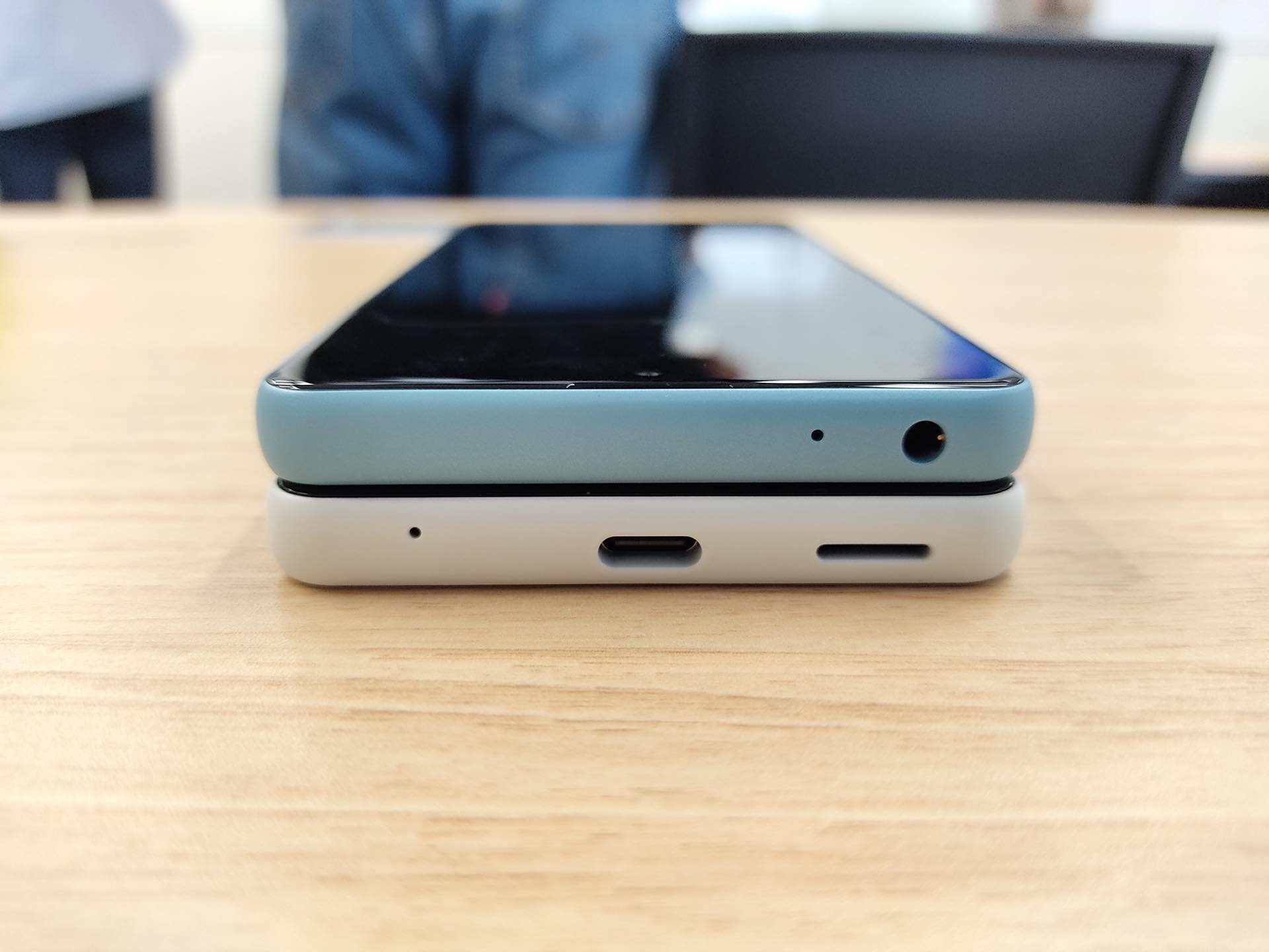 NTTドコモのスタンダードスマホ「Xperia Ace II SO-41B」を写真と動画 