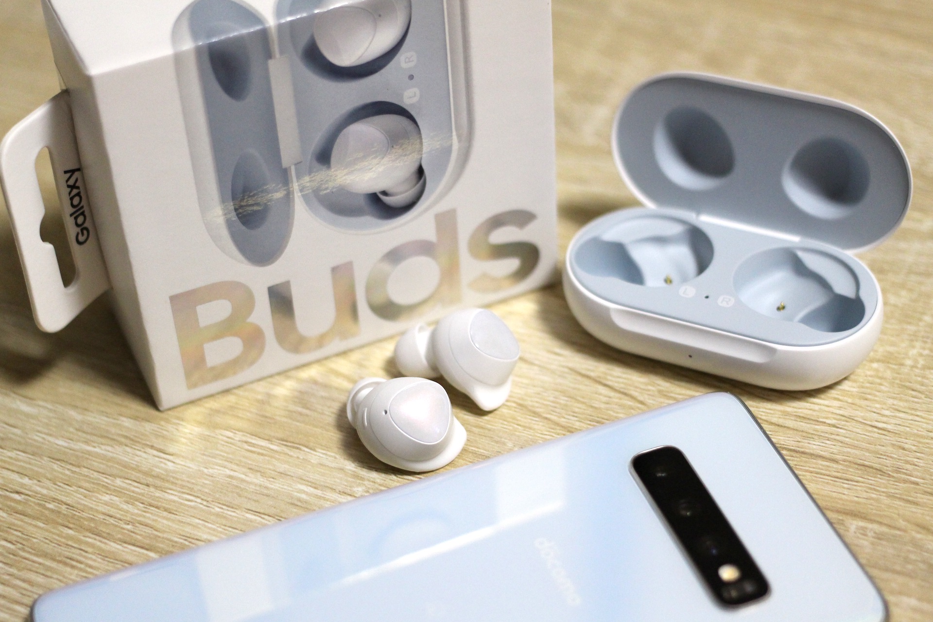 サムスン電子の完全ワイヤレスイヤホン Galaxy Buds Sm R170 をgalaxy S10 S10 の予約 購入キャンペーンでようやくゲット レビュー ライブドアニュース