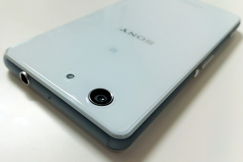 150801_xperia_backside_10_960