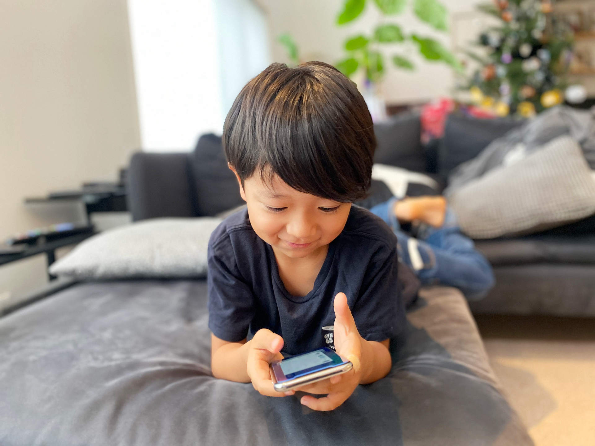 Auオンラインショップにて子どもなどの未成年者が使うスマホが購入可能に 契約者が成人の場合のみ 契約者が未成年なら店頭へ S Max Auオンラインショップにて子どもなどの未成年者が使うスマホが購入可能に 契約者が成人の場合のみ 契約者が未成年なら店頭へ S Max