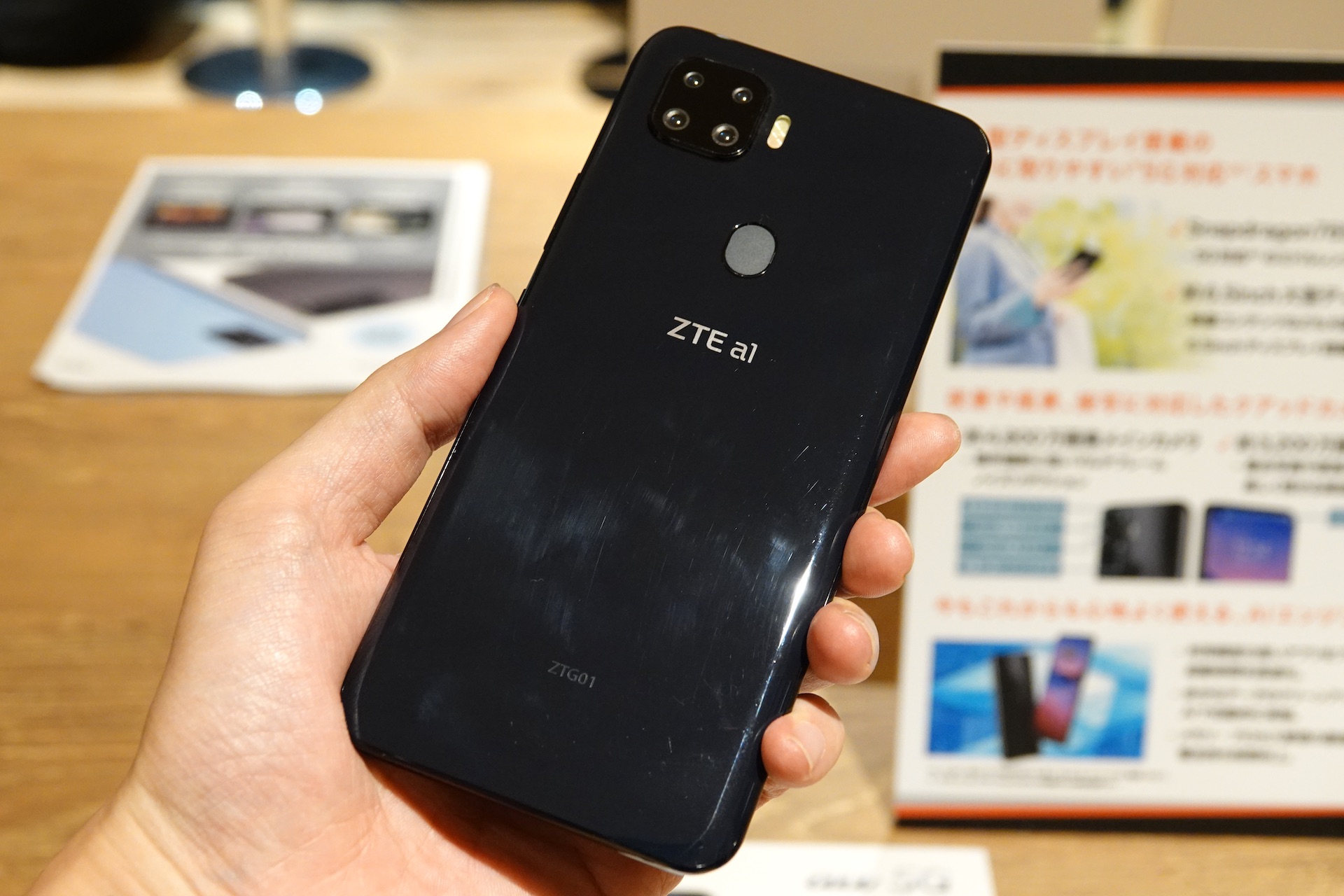 ❼ ZTG 01 128GB ブラック au、3200万画素インカメラ搭載の5Gスマホ「ZTE a1 ZTG01」 - 価格.com