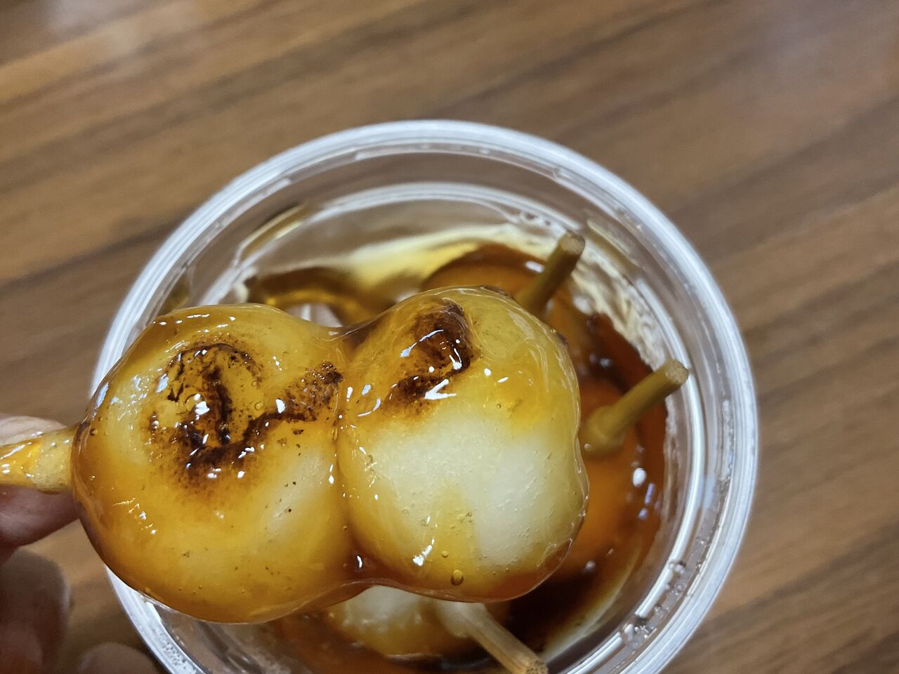 シャトレーゼ『昆布だし香る 炙りみたらし団子』は分けやすくて良い