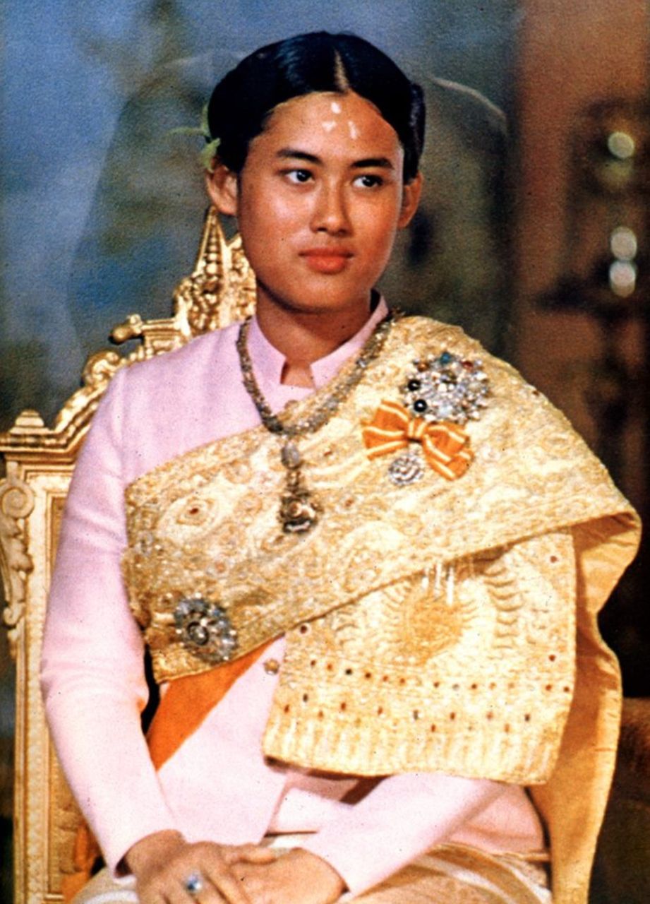 1977年ラーマ9世 スィリントーン王女殿下王位継承権授与式記念 2500バーツ金貨 タイコインカフェー