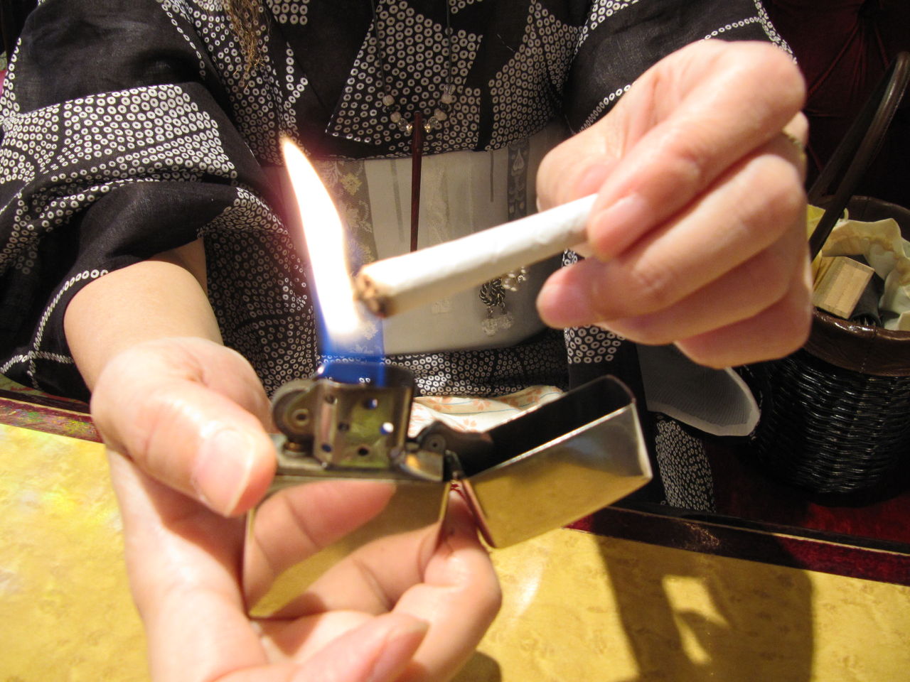 手巻きタバコは仕上げで味が変わる 魔女と煙の魔法