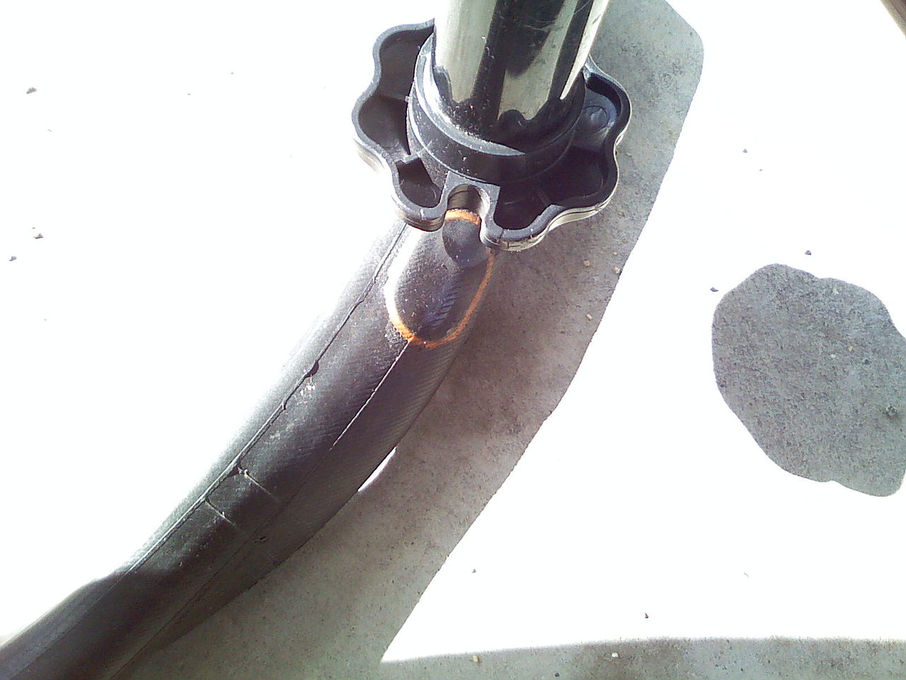 自転車 パンク修理 パッチゴム はがし方