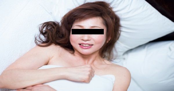 妻の浮気に気付いた俺は間男の隣の家を借り 隣の者だが荷物を預かっている と家に突入 家の中には裸の嫁が 目撃dqn ドキュン 嫁の浮気 調査 旦那の不倫 修羅場 体験談や復讐話