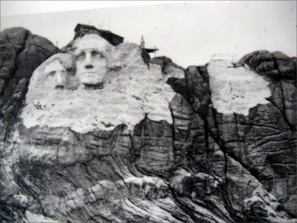 外国人 大統領の顔が彫られているラシュモア山は 本来こうなる予定だったらしい 海外の反応 ふろぺじ 海外の反応