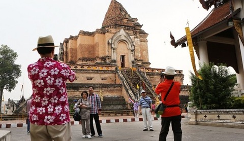 chinese_tourists-665x385