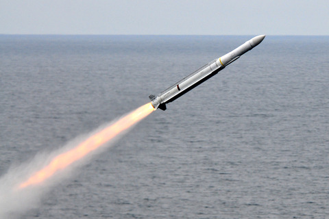 RIM-162_launched_from_USS_Carl_Vinson_(CVN-70)_July_2010