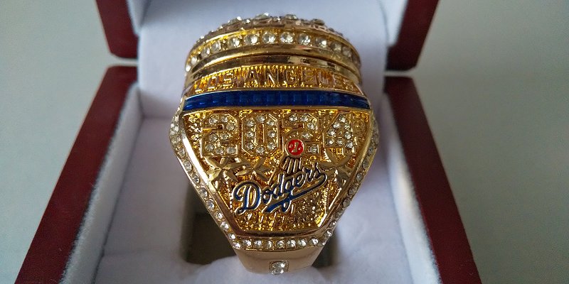 ロサンゼルス・ドジャース大谷翔平 2020年ワールドチャンピオン記念リング 大谷翔平らドジャースにチャンピオンリング贈呈…「LA」の文字