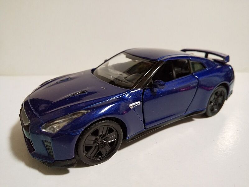 35GTRダイキャスト製 AUTOart (オートアート) コンポジットダイキャストモデル 1/18