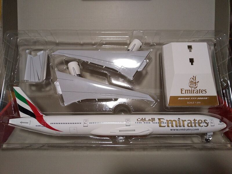 Emirates Boeing 777-200LRF Sky Cargo 1:200 Model – The